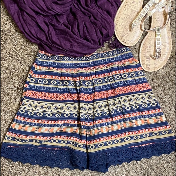 EUC SZ S Aztec Print Fully lined Dressy Shorts - Picture 3 of 3